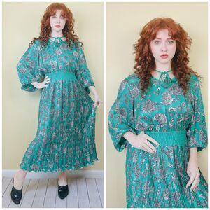 1980s Vintage Diane Freis Green Floral Puffed Sleeve Dress / Pleated  Dress / XL